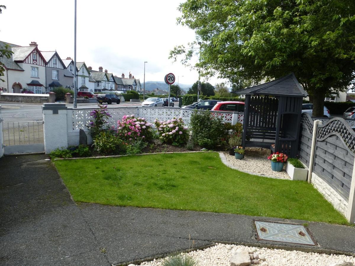 The Kenmore Guest House Llandudno Exterior foto